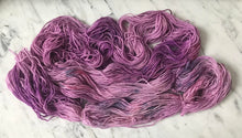 Load image into Gallery viewer, Speckled Plum Worsted Roberta Rae Michigan